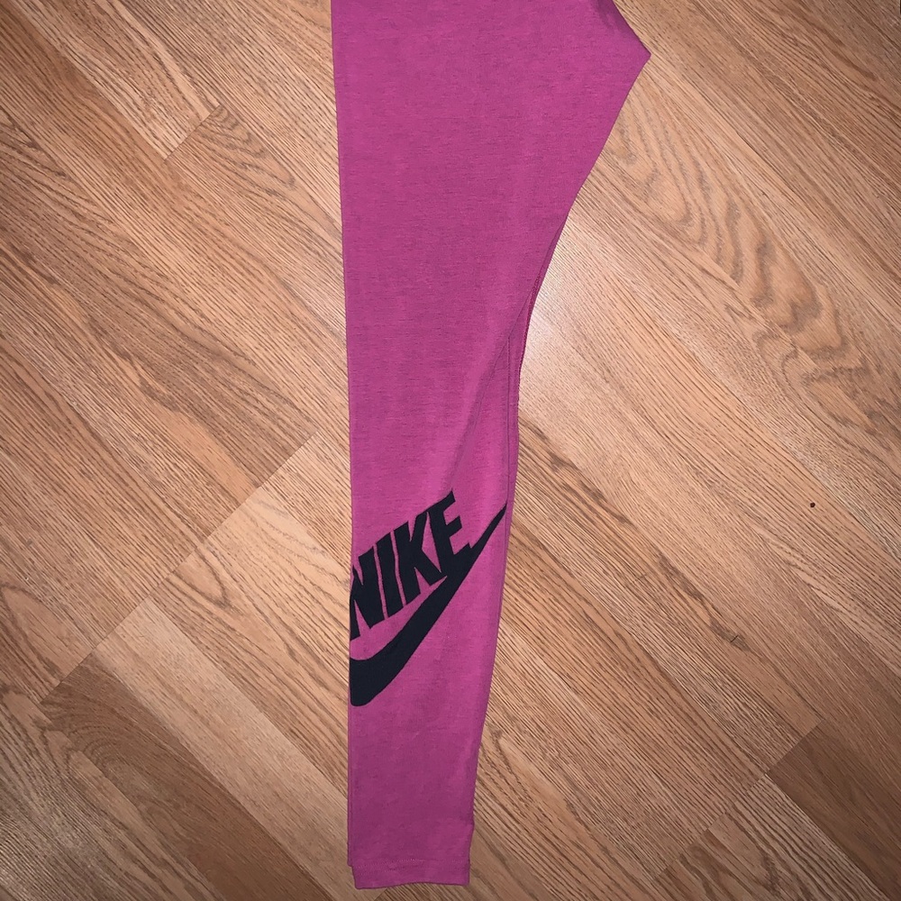 Women’s Nike Leggings, hot pink
